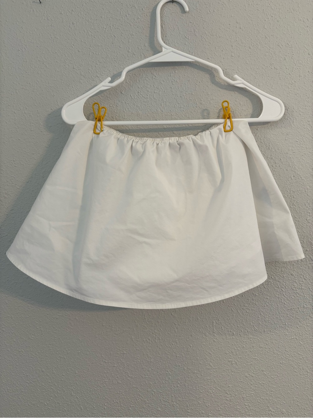 Babaton Aritzia White Strapless Top (size XS)